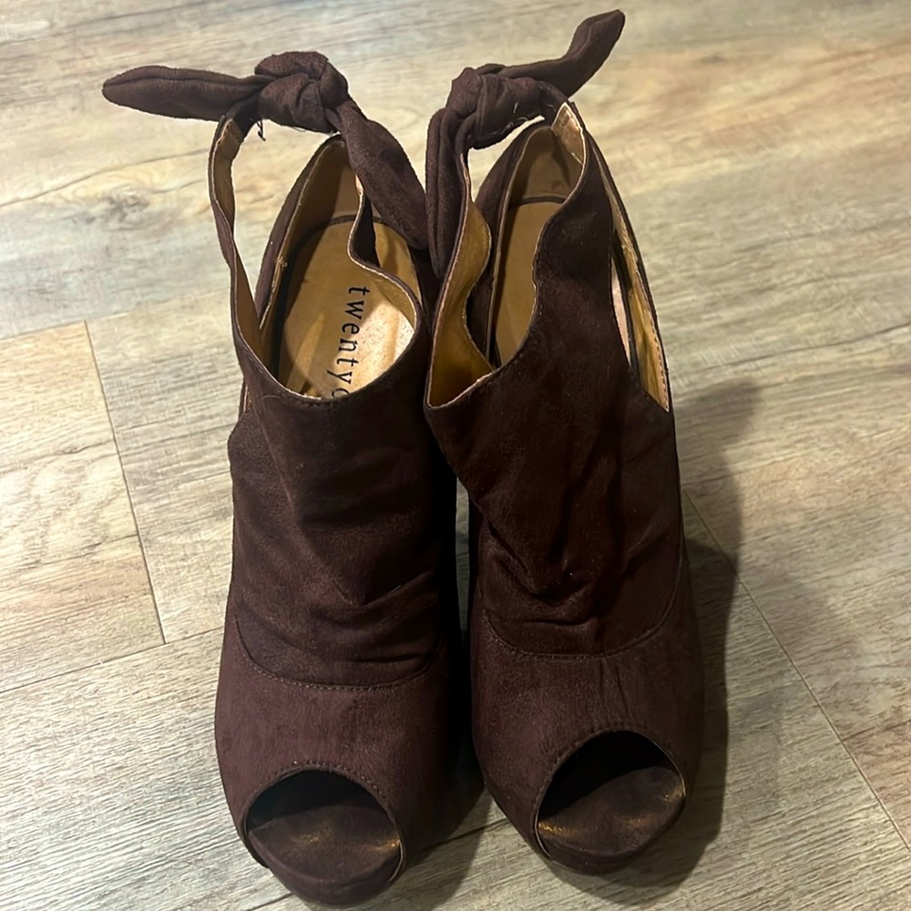 Twenty One Size 8 Brown Heels